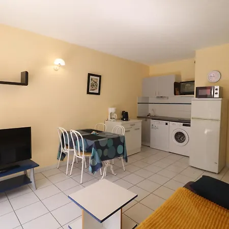Sete: T2 Avec Terrasse Couverte, Piscine Et Parking En Front De - Fr-1-472a-306