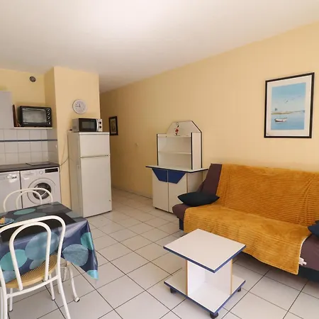 Sete: T2 Avec Terrasse Couverte, Piscine Et Parking En Front De - Fr-1-472a-306 Apartment