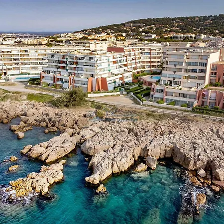 Sete: T2 Avec Terrasse Couverte, Piscine Et Parking En Front De - Fr-1-472a-306 * Sete